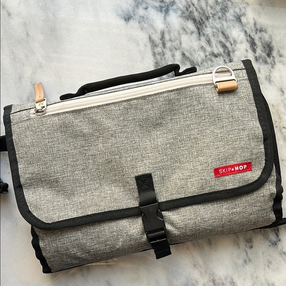 Skip Hop Portable Baby Changing Pad, Pronto, Grey Melange - Picture 2 of 5